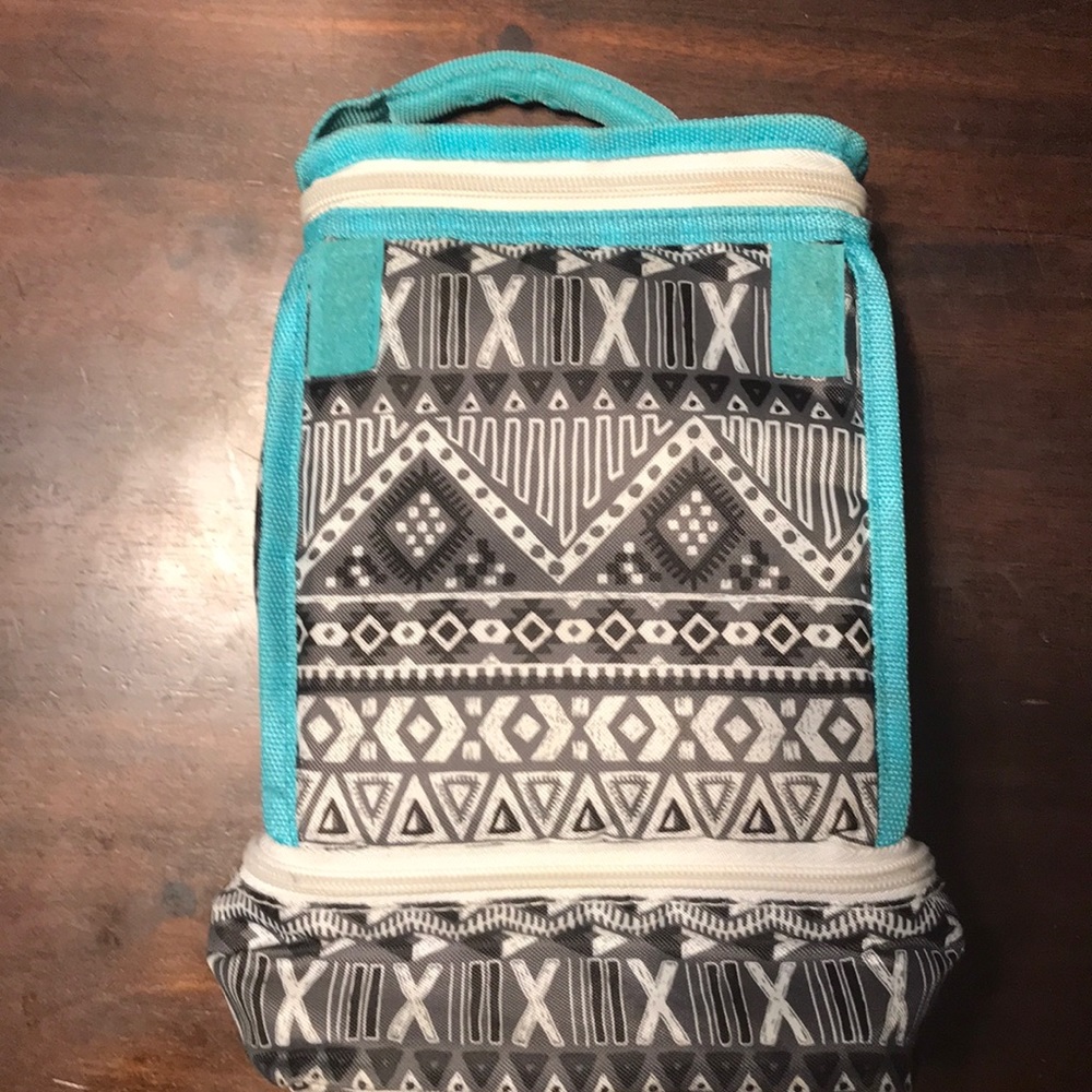 I am selling a lunch bag👌